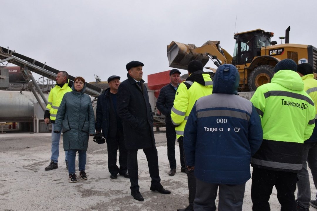 Общественники проверили готовность асфальтобетонного завода в станице Тацинской