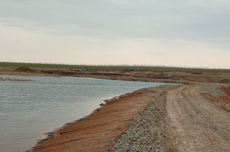 Завершается капитальный ремонт гидротехнического сооружения в Тацинском районе